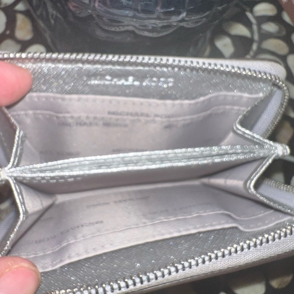 Michael kors holographic wallet - Picture 3 of 3